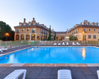 Hotel Sonsoles Ávila - אבילה - בריכה