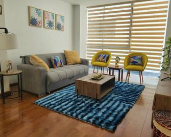 Hermoso y Espacioso Departamento a 5 min del Centro de la Ciudad - La Paz - Sala de estar