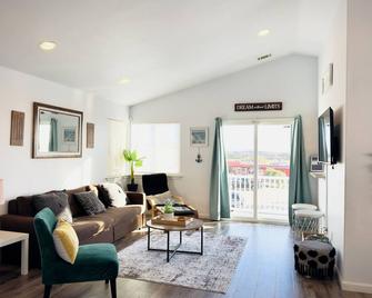 Ocean Vibes With Mountain Scenery And Distanced Dune View! - Oceano - Living room