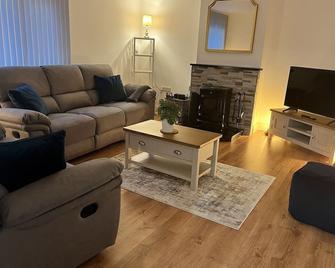Luxurious & New | In The Heart Of Donegal Town - Donegal - Vardagsrum