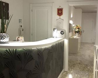 B&B Abatjour - Foggia - Front desk