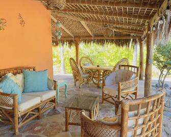 Large Gated Parking, Cozy Casa near Pickleball - Los Barriles - Patio