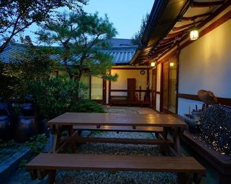 Jeonju Hanok Madang Pretty House Pension - Jeonju - Patio