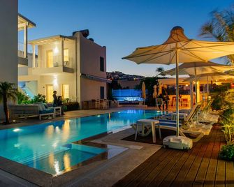 Via Farilya Hotel - Gündoğan - Pool