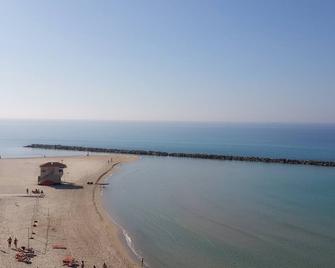 Kikar Boutique Hotel - Netanya - Beach