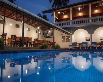Abad Dutch Bungalow - Kochi - Pool