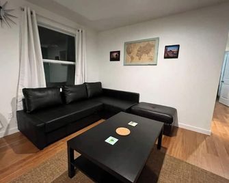 St. John’s/cathedral park getaway - פורטלנד - סלון
