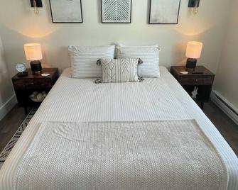 Cozy Mountain Studio Apartment 1 - Tannersville - Bedroom