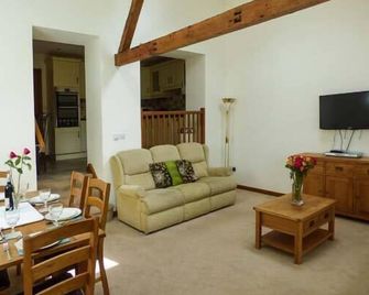Ghyll Bank Cow Shed, Pet Friendly, With A Garden In Staveley - Kendal - Pokój dzienny