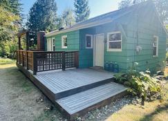 Super Privacy Lakeshore Forest Home with Air Conditioners at Haller Lake - Seattle - Byggnad