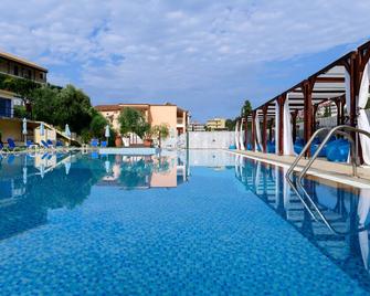Marina Apartments - Agios Gordios - Bazén