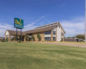 Quality Inn and Suites Stuttgart North - Stuttgart - Building
