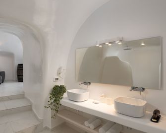 White Concept Caves - Fira
