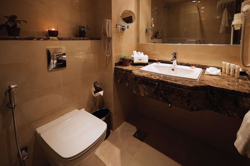 Seven Roses Hotel thumbnail 2