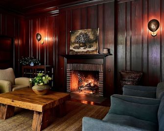 Enjoy a Hassle-Free and Comfortable Stay! Free Parking, Outdoor Swimming Pool - Guerneville - Lounge