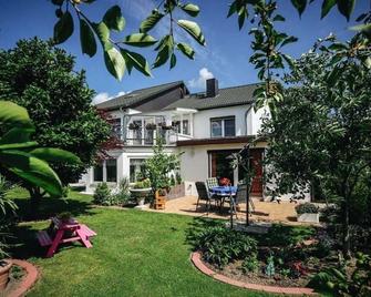 Ferienwohnung 'Wiesenblick' - Bützow - Patio