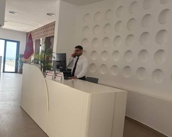 Hôtel Fnideq Senator - Fnideq - Front desk