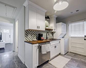 5 min Grant park with Fenced Yard Parking Pet Friendly - Atlanta - Cocina