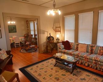 Adorable Cozy home just minutes to all Blanco has to offer - Blanco - Living room