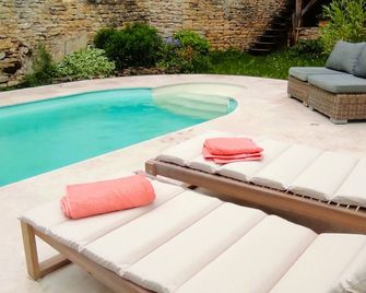 Villa Modéliacus - Villars-Fontaine - Zwembad