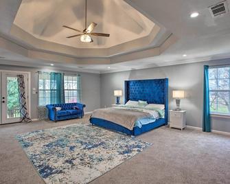 Spacious Vacation Home: 10 Mi to Lavon Lake! - Farmersville - Bedroom