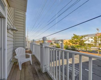 OC/Fenwick Island Townhouse with Pool! - Ocean City - Ban công