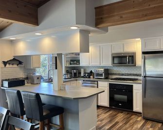 Loop Shore Inn on Lake Roesigner - Snohomish - Cocina