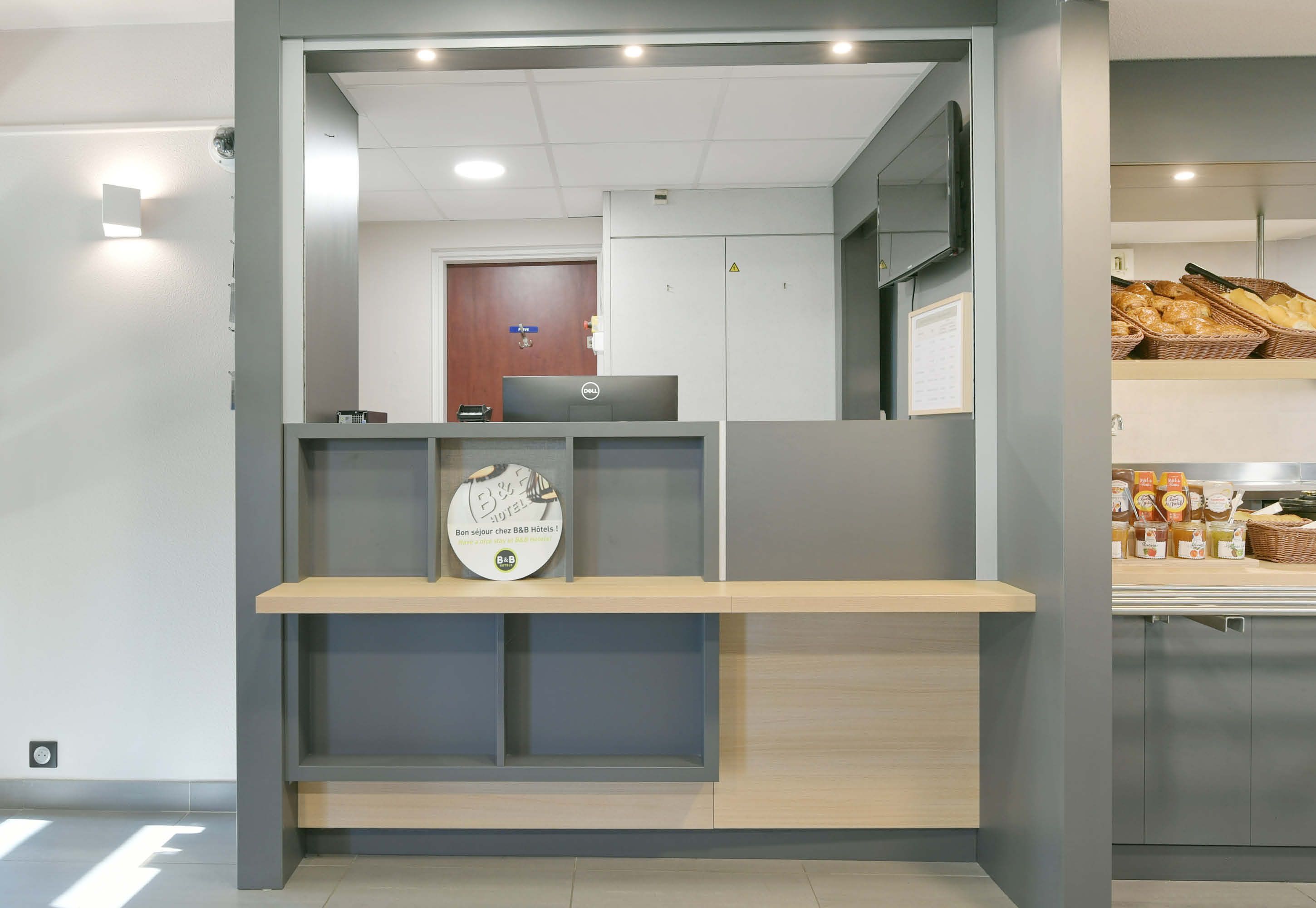 B&B HOTEL Le Mans Nord 2 - Saint-Saturnin - Рецепція