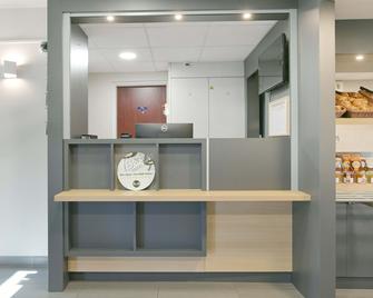B&B HOTEL Le Mans Nord 2 - Saint-Saturnin - Front desk
