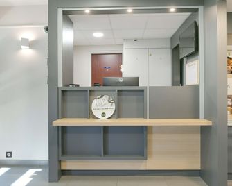 B&B HOTEL Le Mans Nord 2 - Saint-Saturnin - Рецепція