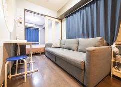5 minutes walk from Honmachi Station! A clean and well-equipped apartment in an office district 804 - Osaka - Pokój dzienny