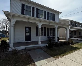 Luxury 3BR with King Beds in Montgomery Village - Montgomery - Building