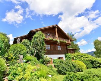 Cozy Apartment in Bayerisch Eisenstein With Garden - Bayerisch Eisenstein - Gebäude