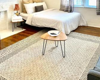 1-bedroom apartment just 16 minutes walk to Nationwide Arena - Columbus - Bedroom
