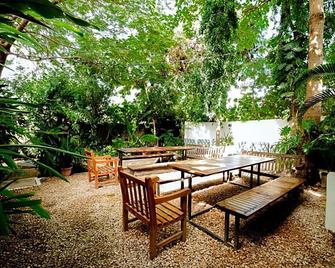 The Slow Leopard - Dar Es Salaam - Patio