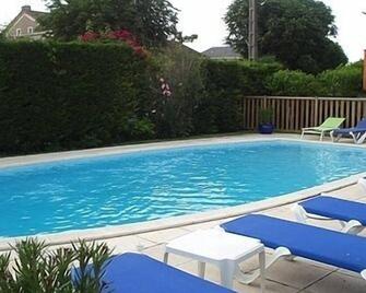 Auberge de la Tour - Sauzet - Piscina