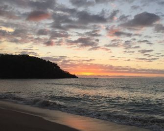 One block to the beach! Three blocks to plaza, stores and public transit - Lo de Marcos - Beach