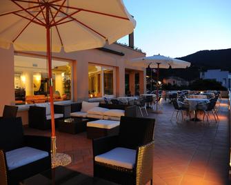 Hotel Residence Isola Verde - Marciana Marina - Innenhof