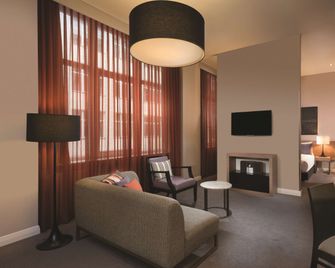 Adina Apartment Hotel Berlin Checkpoint Charlie - Berlin - Living room