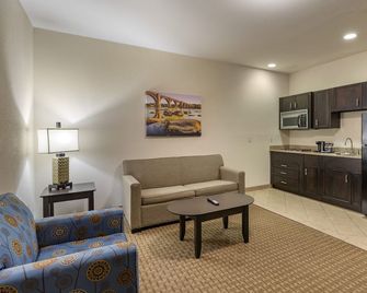 Stay Over Suites - Hopewell - Olohuone