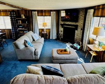 Unplug at this peaceful cottage in the woods! - Watertown