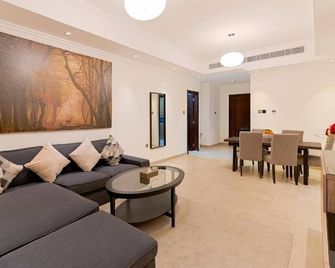 Two Bedroom Apartment Near Fujairah Mall - Fujairah - Living room