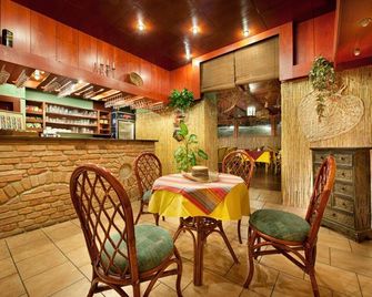 Hotel Henrietta - פראג - בר