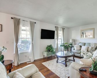 3 Mi to Diamond Ballroom: Home w/ Fenced Yard! - Oklahoma City - Sala de estar