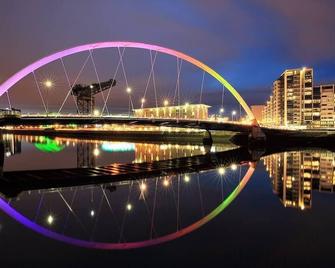 Fabulous location, One Bedroom West End Flat, just off Byres rd, close to SEC & Hydro - Glasgow - Building