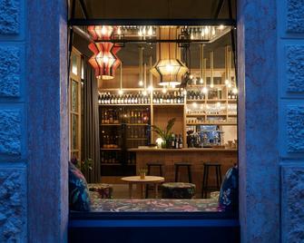 Goldengel Suite in the heart of Caldaro with climate and Wi-Fi - Caldaro - Bar