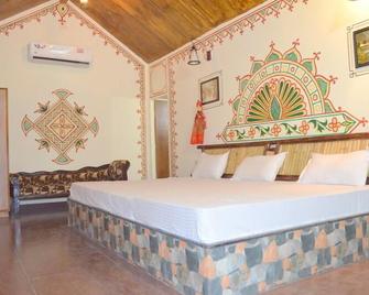 Hotel Vijayvargiya Dhani - Bikaner - Schlafzimmer