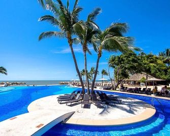 Modern- Renovated- Breathtaking 6th Floo - Nuevo Vallarta - Pool
