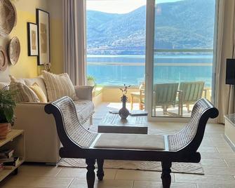 Beach House in Itea-Delphi - Itéa - Salon