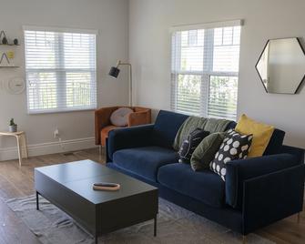 Cheerful Mid-City Gem - Los Angeles - Olohuone